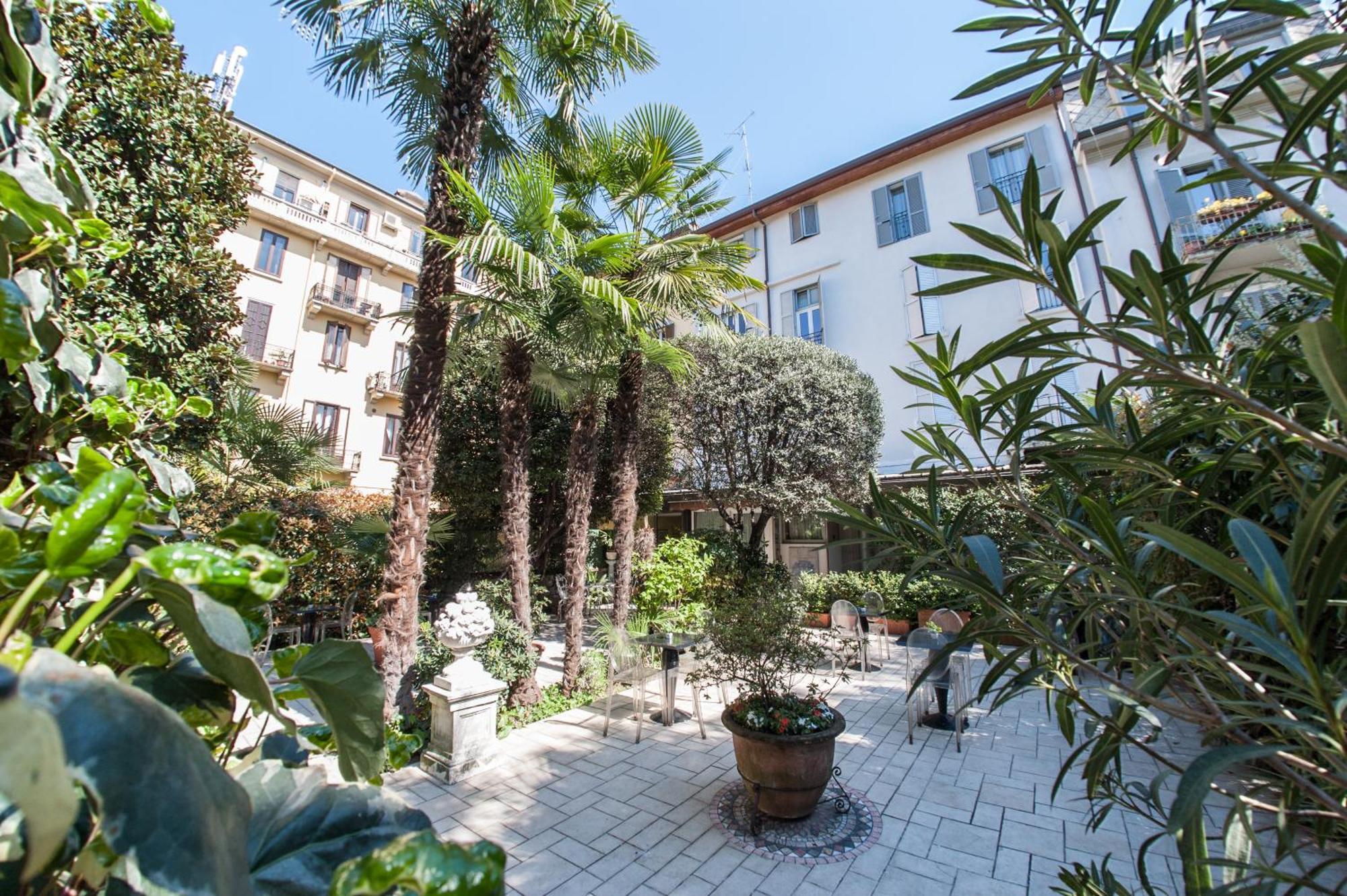 The Best Hotel — Billeder 2